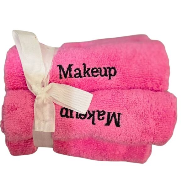 At Home Set Of 5 Pink Makeup Towels - Picture 2 of 6